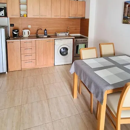 30 Meter Vom Schoenes In Einer Geschlossenen Anlage Apartman