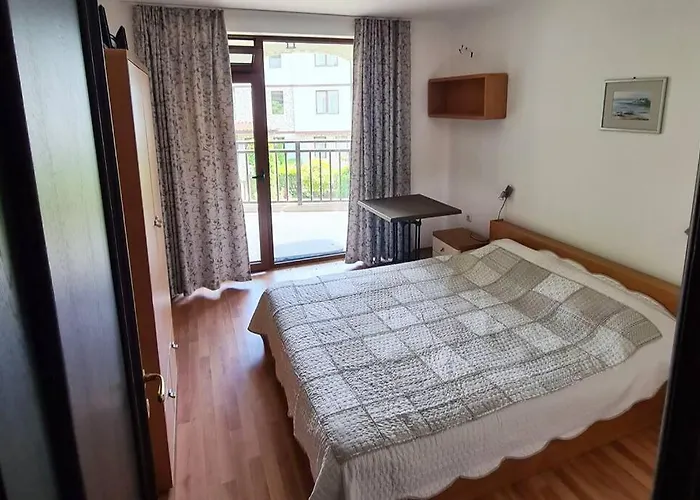 30 Meter Vom Schoenes In Einer Geschlossenen Anlage Szveti Vlasz