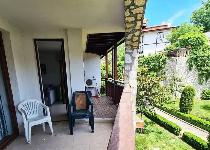 30 Meter Vom Schoenes In Einer Geschlossenen Anlage Szveti Vlasz