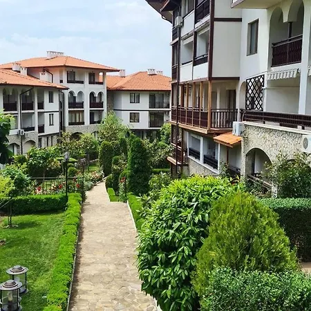 30 Meter Vom Schoenes In Einer Geschlossenen Anlage Свети-Влас